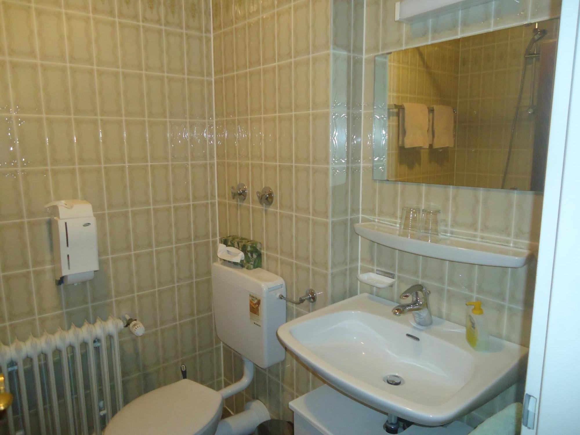 Hotel Boarding House Hohenwart Fuchstal Ruang foto